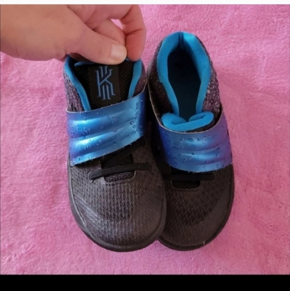 Kids Nike Kyrie shoes size 10